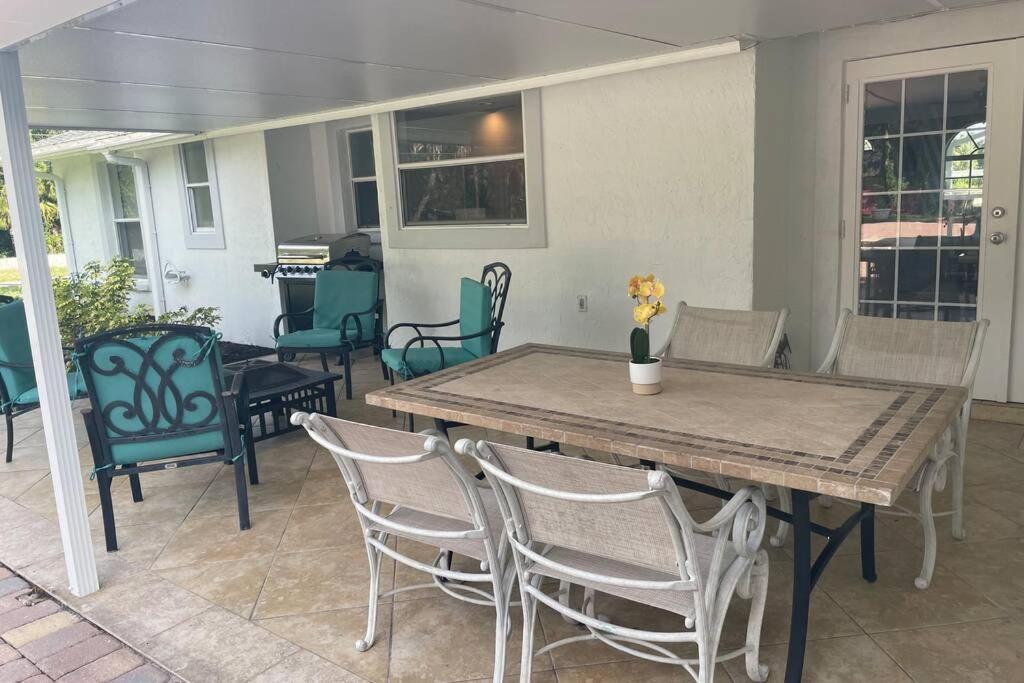 Cheerfull 4/Bed/ 3 Bath / Pool / Best Location North North Naples 외부 사진